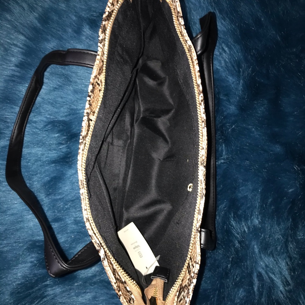 BLACK PYTHON PRINT FAUX LEATHER TOTE BAG - Picture 2 of 5